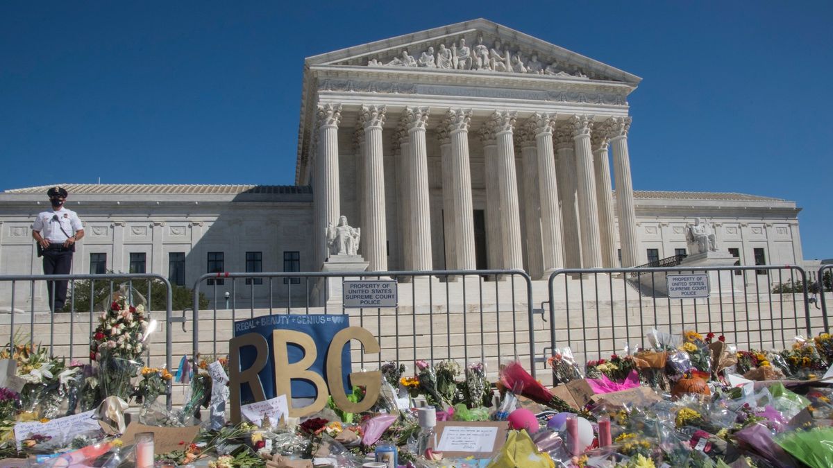 Smrt legendární soudkyně vyvolala další kolo bojů o americký Nejvyšší soud